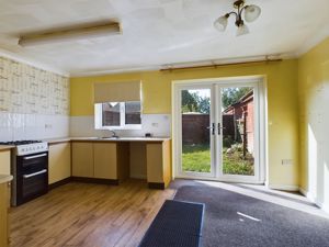Kitchen diner- click for photo gallery